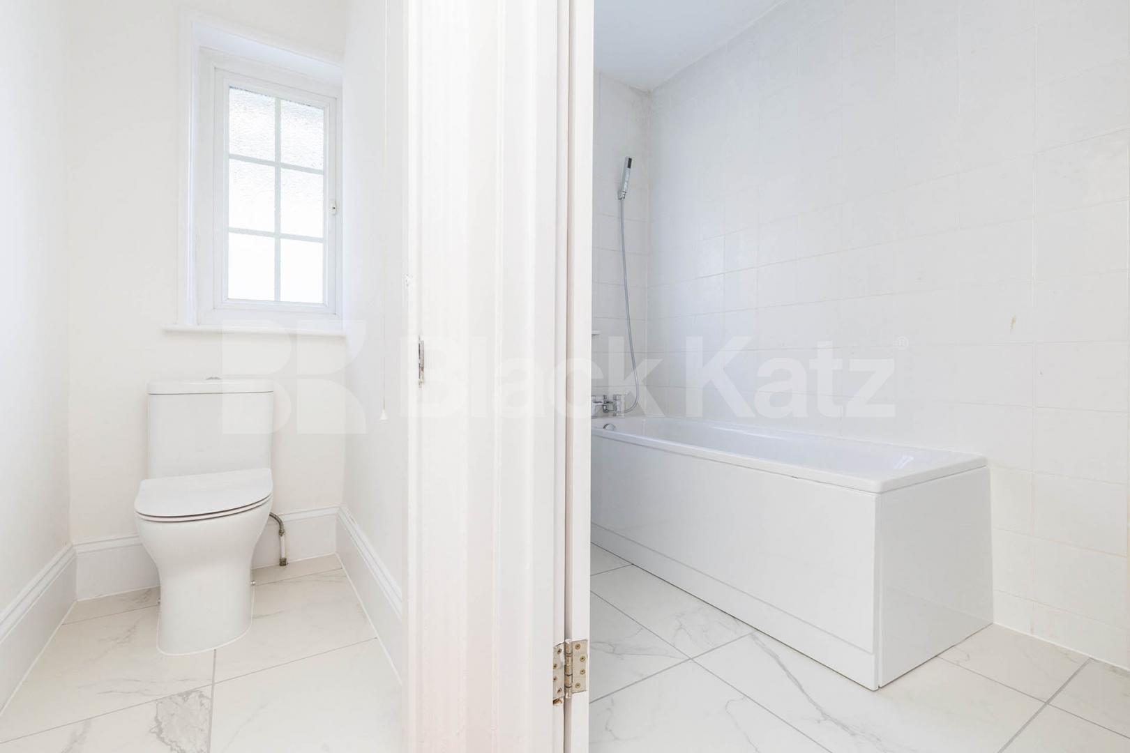 Very spacious six bed two reception rooms house with garden mins to tube Holden Road, North Finchley